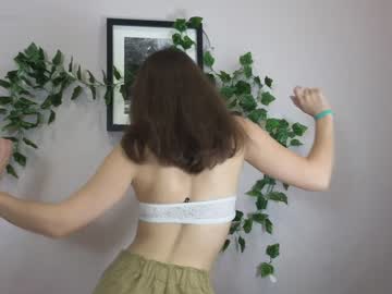 girl
        teresabriggs cam image #2306820