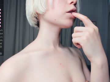 girl
        silvergloss cam image #2552082
