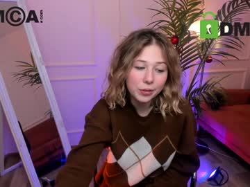 girl
        lottie_shine cam image #622531