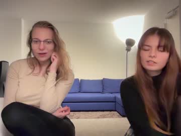 girl
        lillybambus cam image #2798139