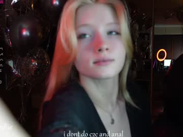 girl
        bestblondiiecb cam image #1117466