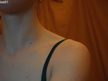 girl
        ellaa91 cam image #3349889