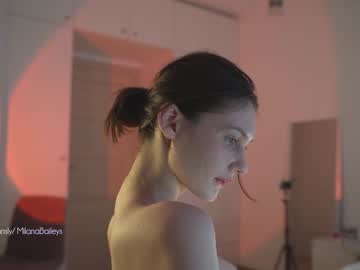 girl
        milanabaileys cam image #2790557