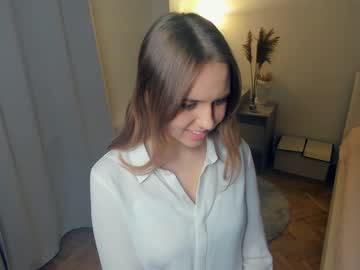 girl
        next_to_you_ cam image #2932086