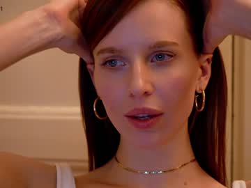 girl
        ellaa91 cam image #448020