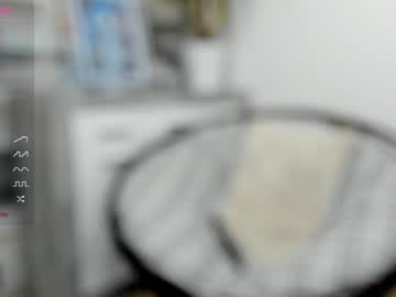 girl
        lolliis cam image #2285159