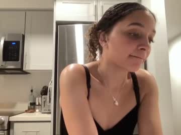 girl
        ittybity115598 cam image #696408