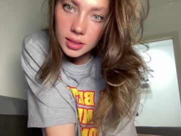 girl
        angel_from_sky cam image #5303457