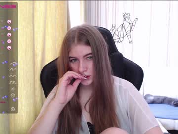 girl
        minnie_olson_ cam image #1185760