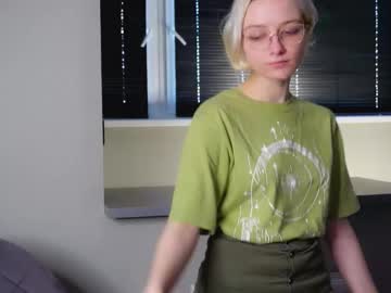 girl
        cathrynbelger cam image #6164535