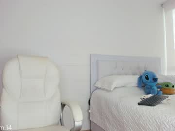 girl
        stephany_ricci cam image #2093229