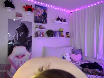 girl
        laylas_universe cam image #4401717