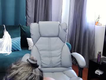 girl
        carrielovex cam image #4612982
