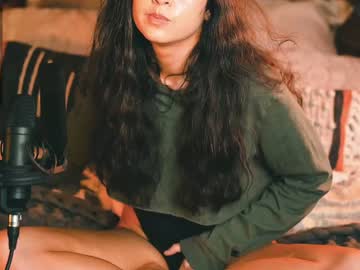 girl
        ingennui cam image #1907396