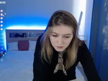 girl
        _pollly_ cam image #1679995