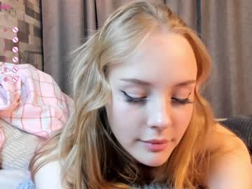 girl
        lolliis cam image #2603129