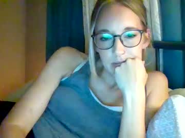 girl
        parkerriley1469 cam image #1916724