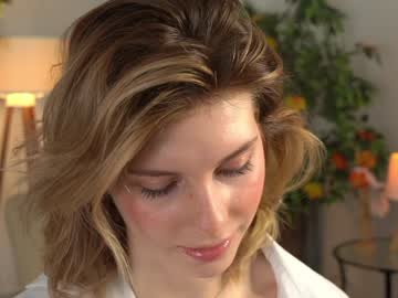 girl
        refined_style cam image #5460597