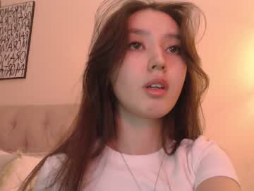 girl
        sarasuo cam image #3297449