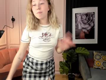 girl
        lottie_shine cam image #420765