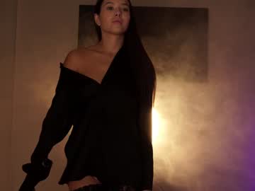 girl
        emilybatee cam image #5678692