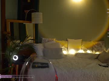 girl
        _the_sun_ cam image #4825163