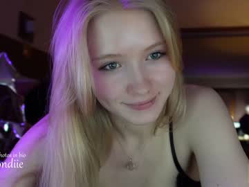 girl
        bestblondiiecb cam image #993679