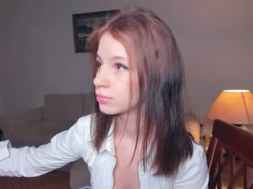 girl
        aura_ann cam image #3115556