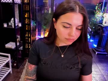 girl
        alma_pearl cam image #1796426