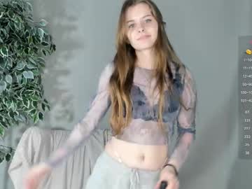 girl
        linettegrandon cam image #6179931
