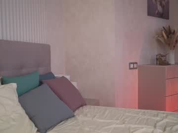 girl
        gold_blond cam image #5086821
