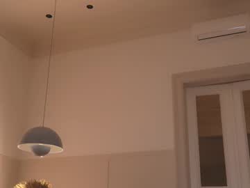 girl
        mia_elfie cam image #5904096