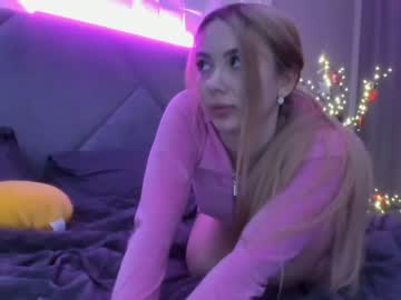 girl
        meryfoxxx cam image #341024
