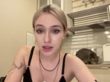 girl
        crrystalluna cam image #2368956