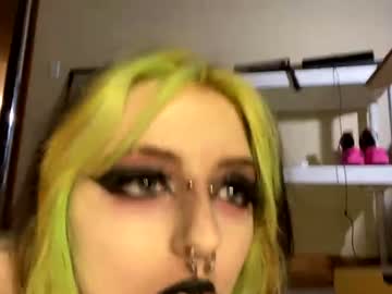girl
        cryptiddi3s cam image #315386
