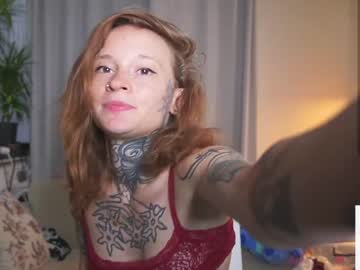 girl
        gingerxsweetness cam image #2190731
