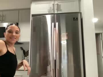 girl
        ittybity115598 cam image #911989