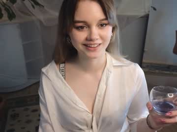 girl
        lornabyfield cam image #3520549