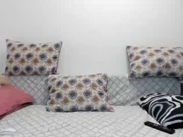 girl
        cassieandmarco cam image #1944057