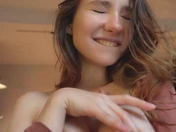 girl
        mia_elfie cam image #4036069