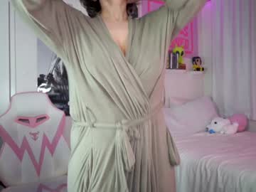 girl
        laylas_universe cam image #4352041