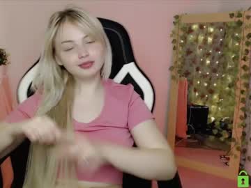 girl
        shy_blondiee cam image #990658