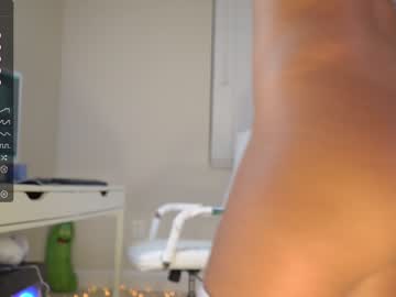 girl
        ashley_benson1 cam image #2290533