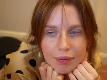 girl
        ellaa91 cam image #238760