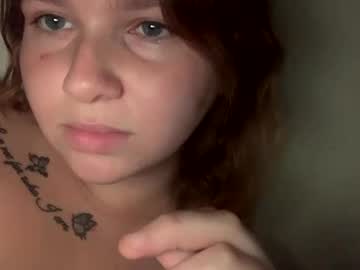 girl
        kaylastearsman cam image #6137348
