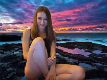 girl
        sarah369369 cam image #3430573