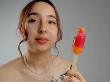 girl
        evadolphin cam image #1570227