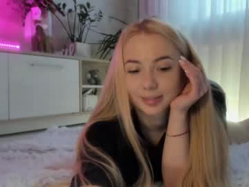 girl
        meryfoxxx cam image #1280231