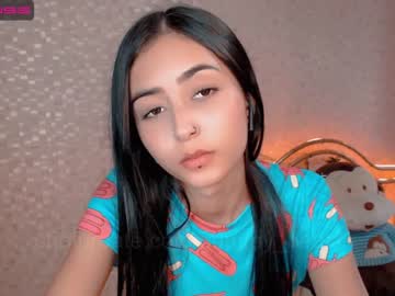 girl
        gummy_bear7 cam image #1017100