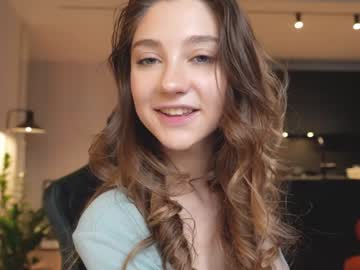 girl
        mia_elfie cam image #4287400